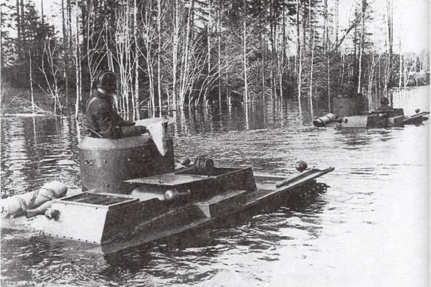 Т-38 на плаву во время манёвров